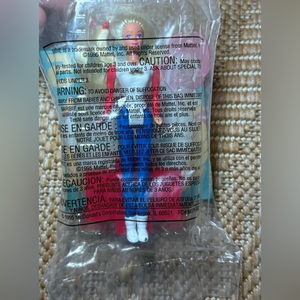 McDonald's Vintage Happy Meal Toys,Bundle of 2 Toys,1995 &1996,U.S.A Barbie,NWT - Picture 5 of 6